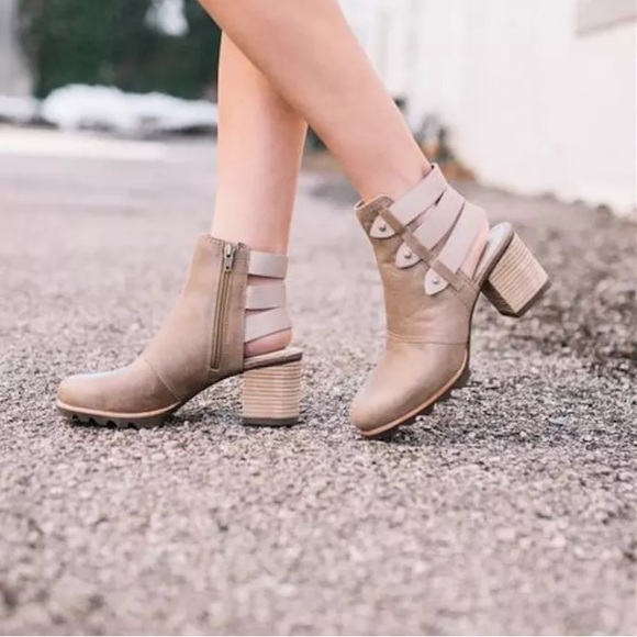 sorel addington cut out bootie